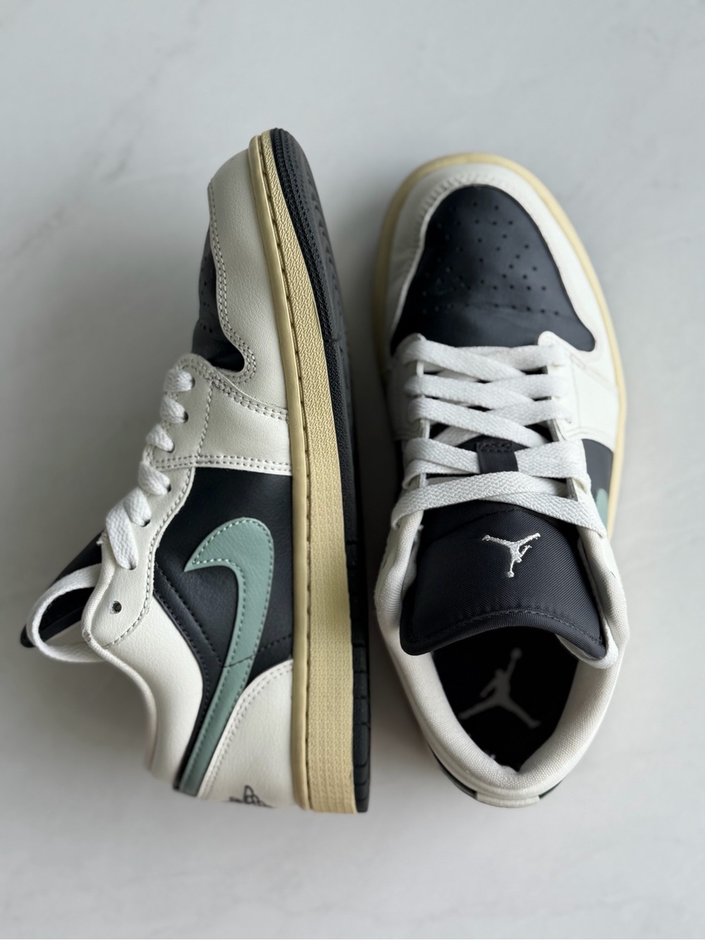 Nike Air Jordan 1 Low in Jade Smoke